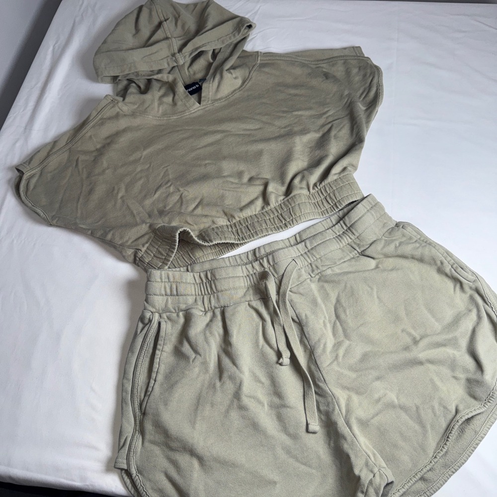 Mono B Olive Green Cropped Hoodie and Shorts Lounge Set Large Athleisure 2 Piece
